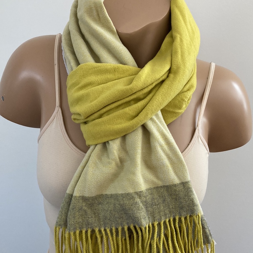 GAP scarf - Picture 2 of 3